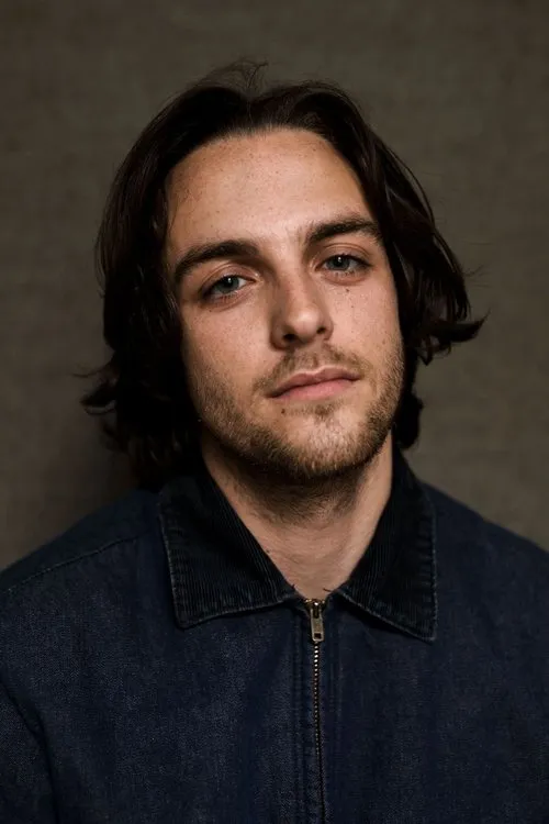 Rémi Goulet interpretando a Malcom