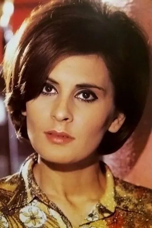 Rena Koumioti interpretando a Singer