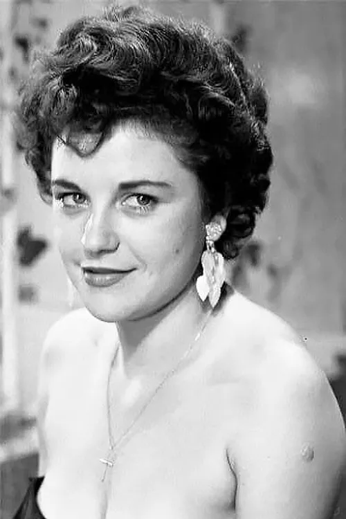 Rena Stratigou interpretando a Dolly