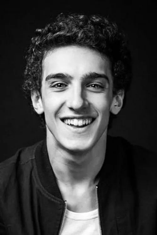 Renan Madelpuech interpretando a Le Maître des couteaux