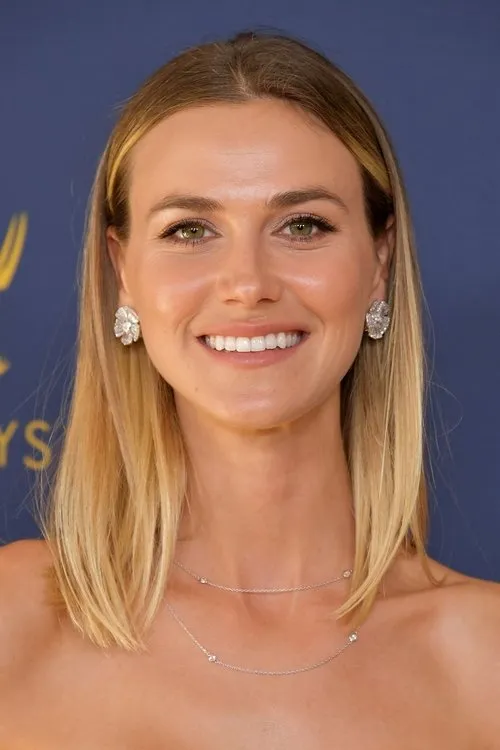 Renata Kuerten — personaje: Self - Host