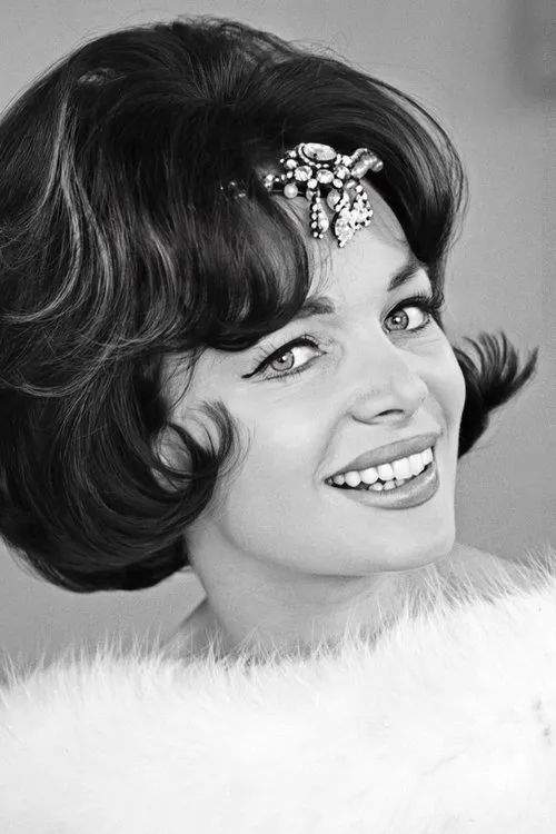 Renate Ewert interpretando a Zsa Zsa