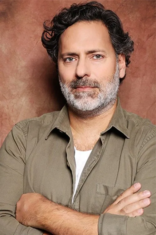 Renato Chocair interpretando a Cipriano