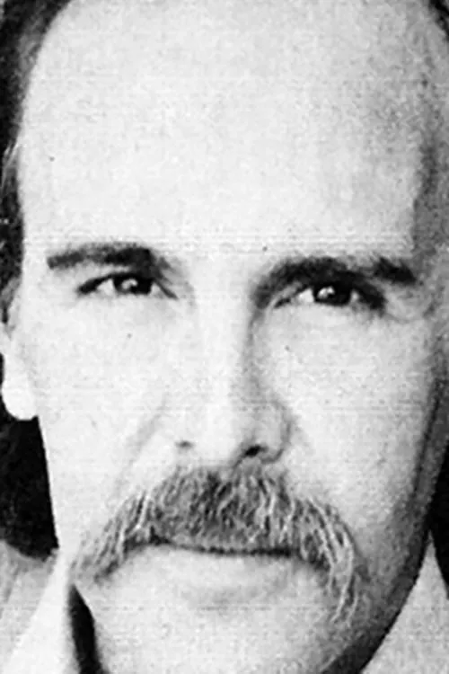 Renato Coutinho interpretando a 