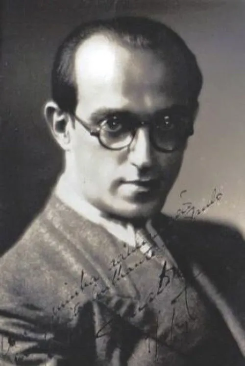 Foto de perfil del actor Renato Murce en el reparto