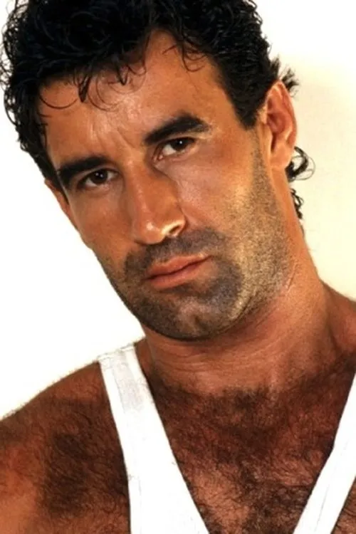 Renato Soares interpretando a 