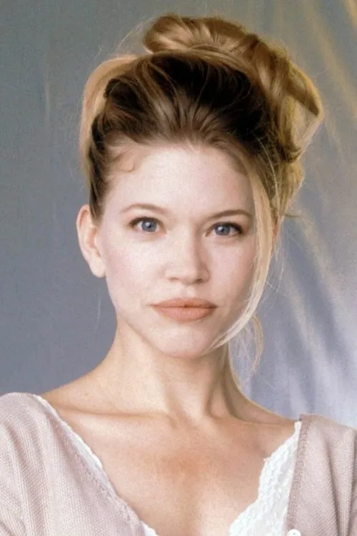 Renee Griffin interpretando a Dreena