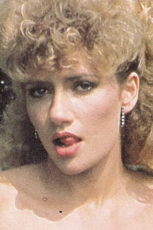 Renee Tiffany interpretando a 