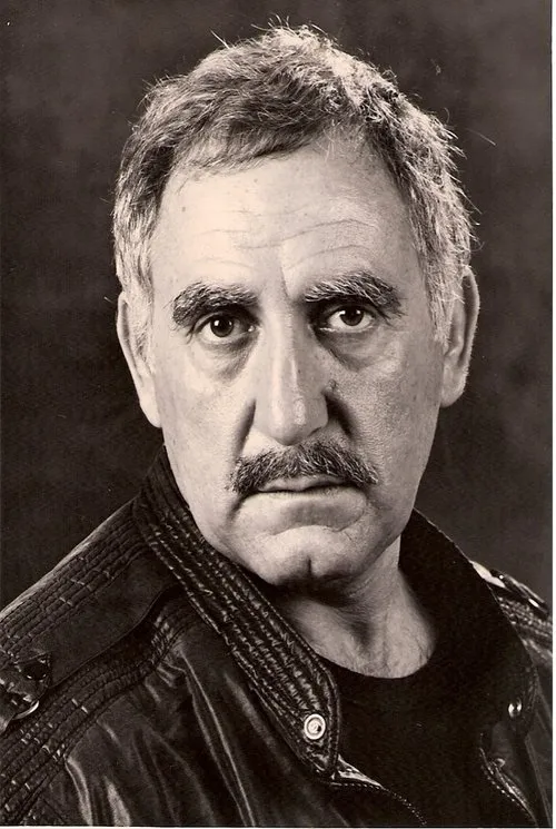 Yehoshua Luff ha trabajado con Reuven Dayan en 1 ocasiones