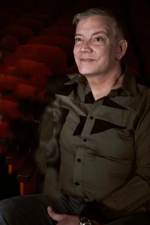 Julie Canton ha trabajado con Rey Canton en 1 ocasiones