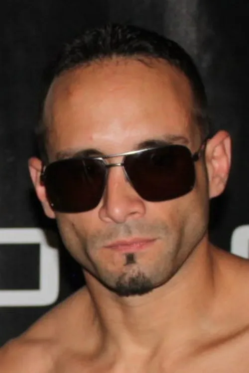 Reynaldo Trujillo interpretando a Self