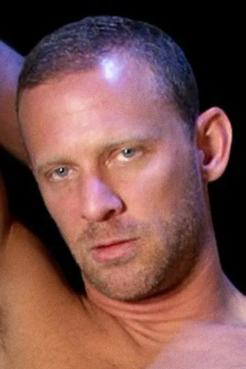 Rhet Hengst interpretando a 