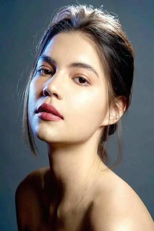 Rhian Ramos interpretando a Samantha