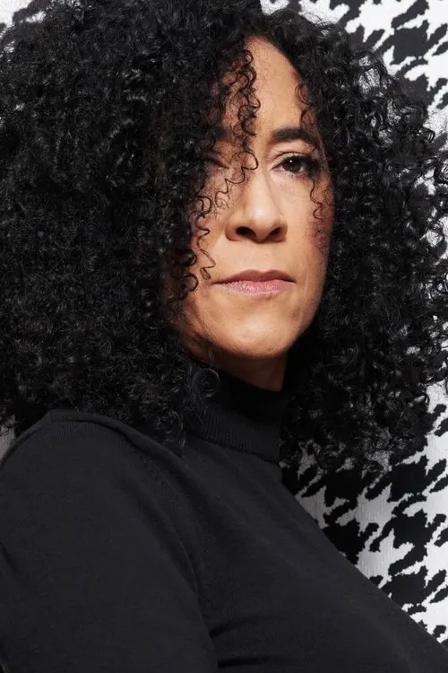 Rhoda Dakar interpretando a Herself