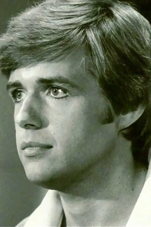 Ric Carrott interpretando a Ross