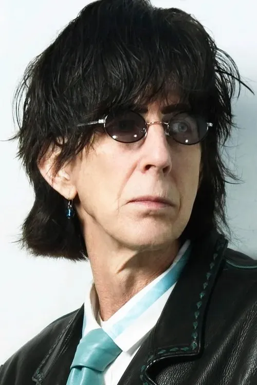 Ric Ocasek interpretando a Self [The Cars]