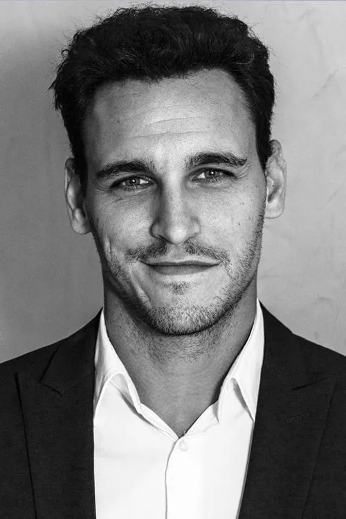 Ricard Sales interpretando a