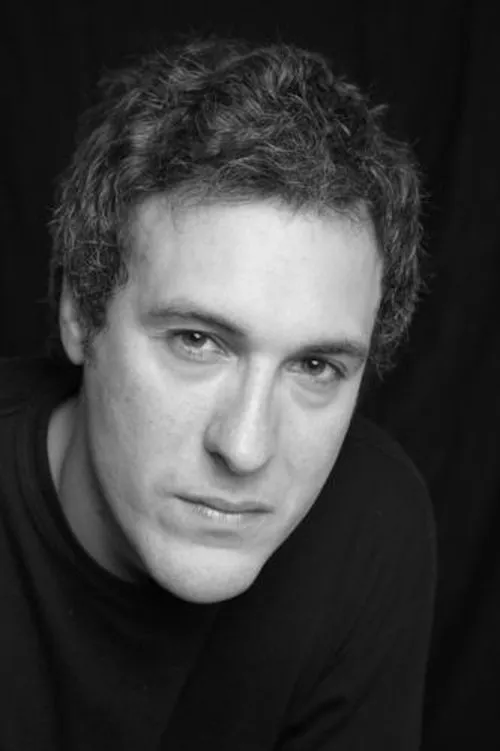 Ricardo Aibéo interpretando a Victor