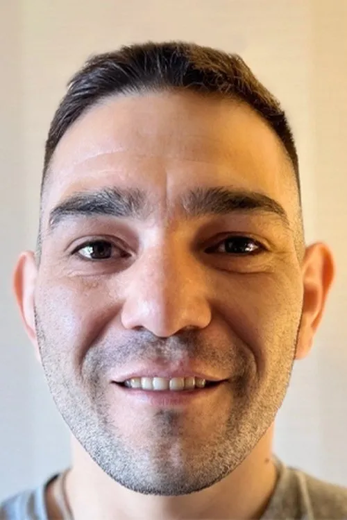 Ricardo Ruben Villalba interpretando a Self