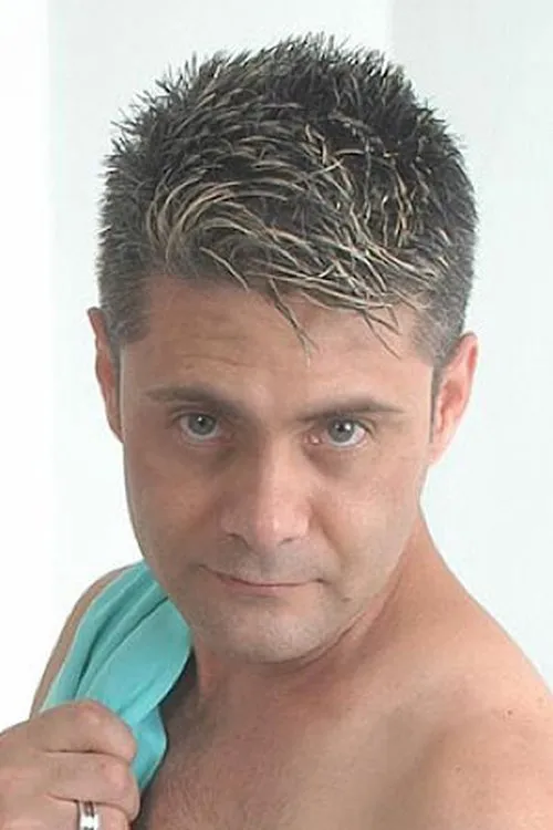 Sean Michael Bradley ha trabajado con Ricardo Wandley en 2 ocasiones