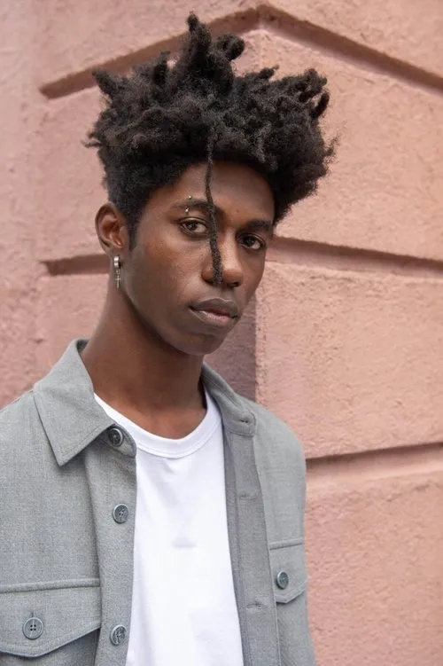 Richard Abelha interpretando a Diego