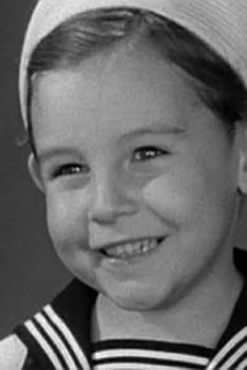 Richard Hall interpretando a Nick Charles, Jr.