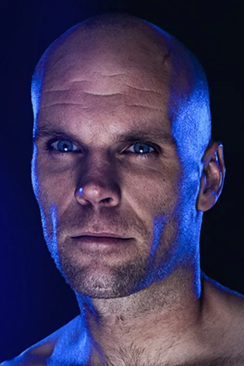 Karthik Sathish Kumar ha trabajado con Richard Helm en 1 ocasiones