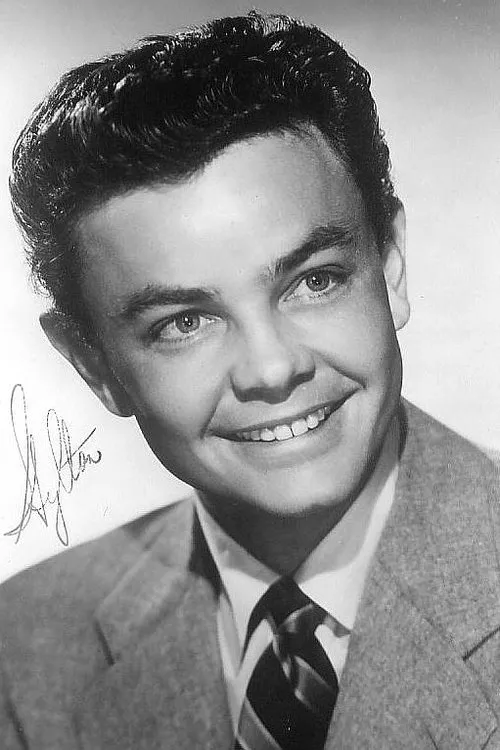 Richard Hylton interpretando a Johnny Kendall