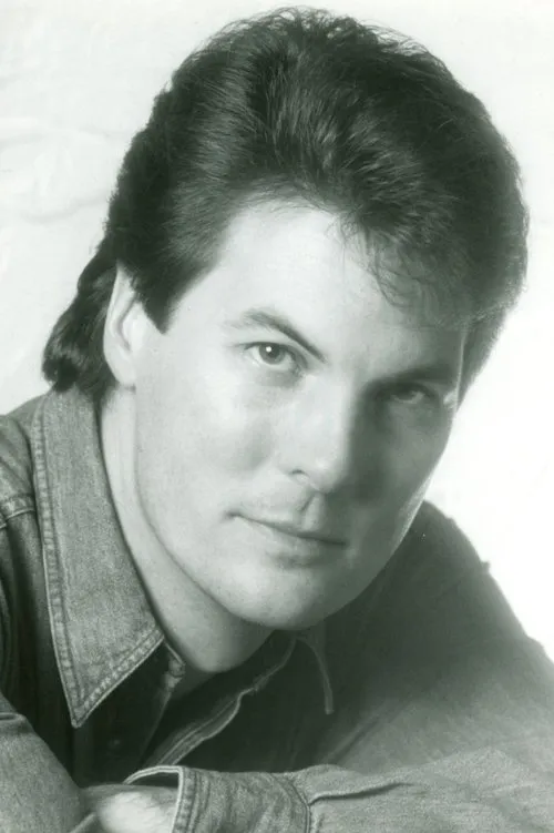 Richard Losee interpretando a