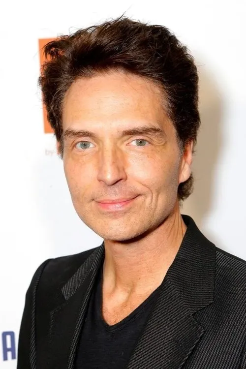 Richard Marx interpretando a Self
