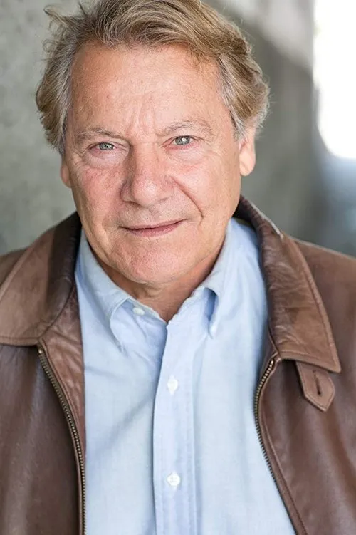 Richard Milanesi interpretando a Bob