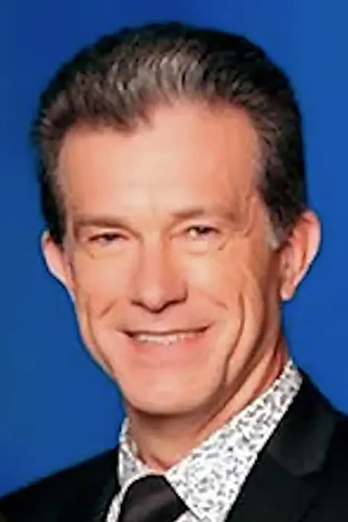 Richard Morecroft interpretando a Newsreader