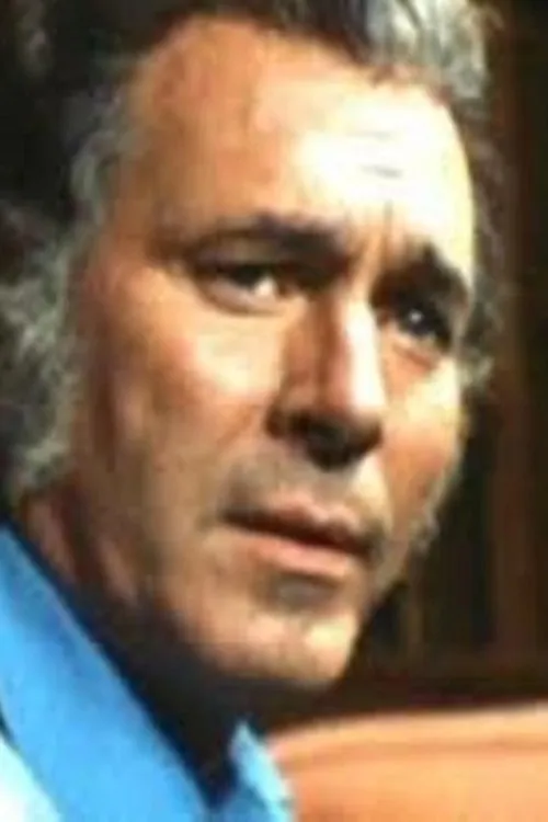 Richard Towers interpretando a 