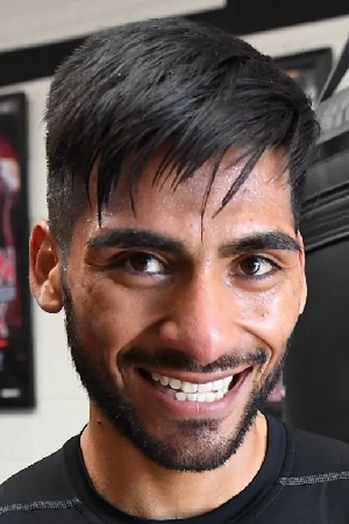 Richard Zamora interpretando a Self