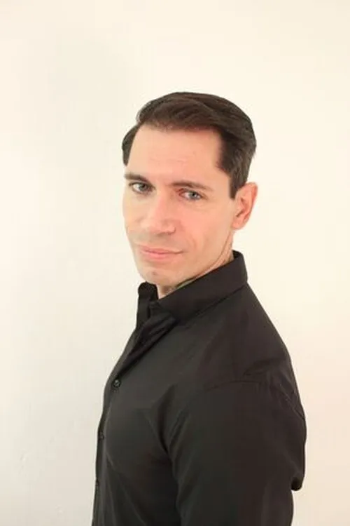 Rick Hübner interpretando a Self