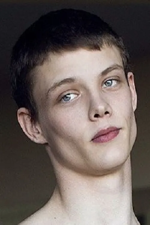 Ricky Boxer interpretando a 