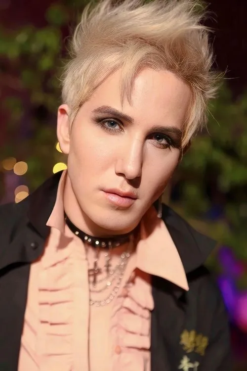 Ricky Rebel interpretando a Self