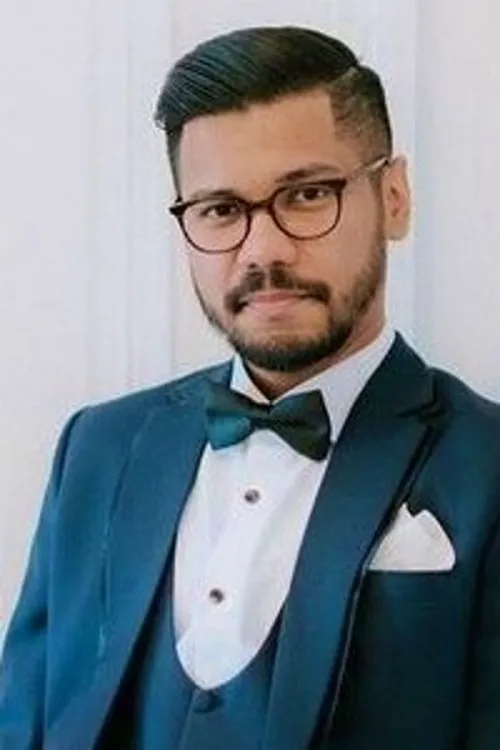 Ricky Wattimena interpretando a Syarif