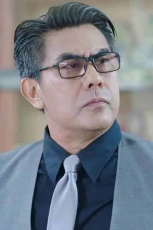 Rico Tampatty interpretando a Iyan