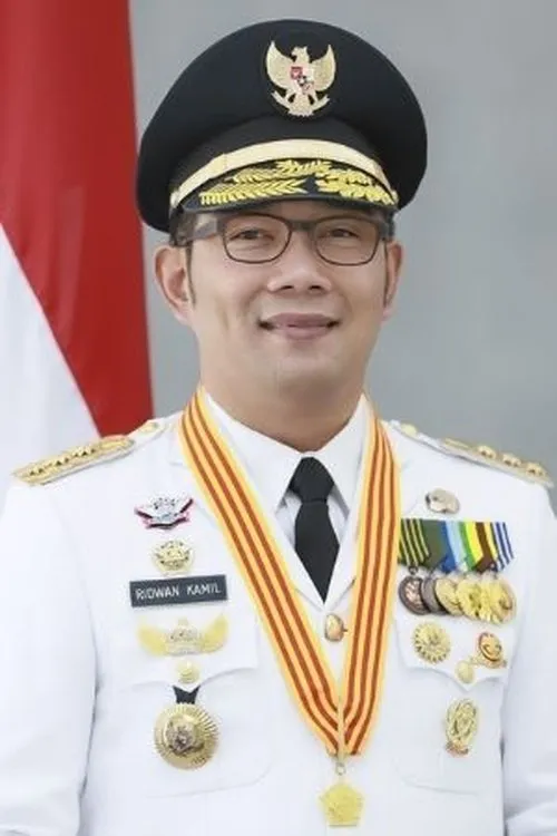 Ridwan Kamil interpretando a Papa Rosa