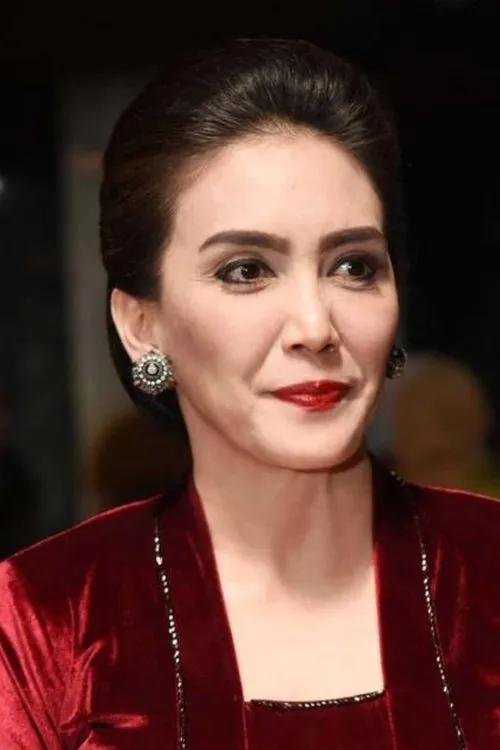 Rieke Dyah Pitaloka interpretando a Ningsih