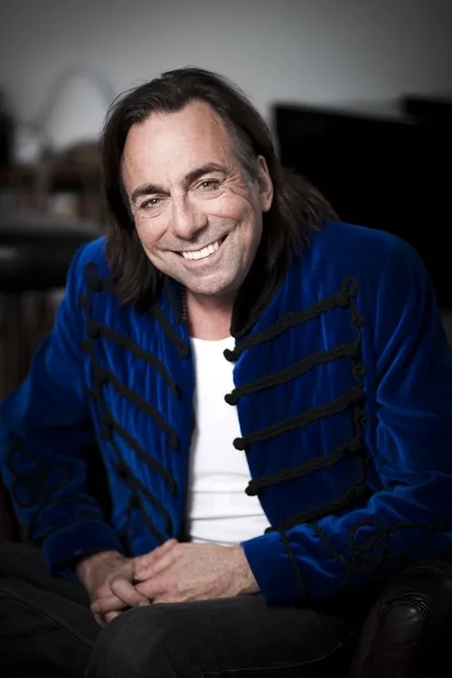 Rikard Wolff interpretando a Narrator (voice)