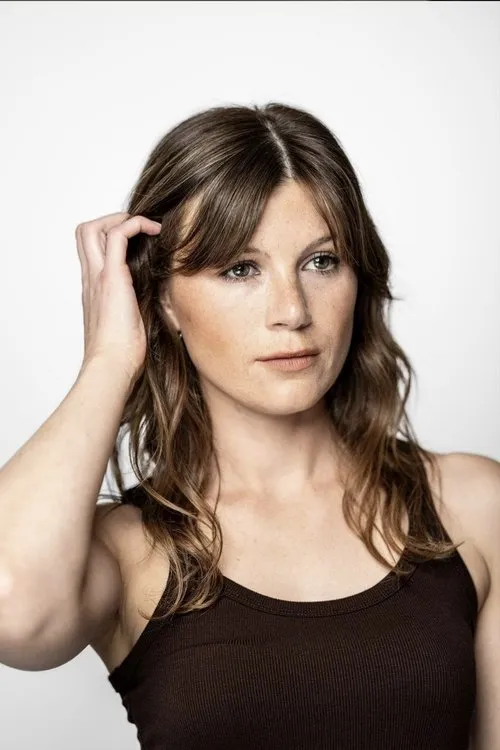 Rikki-lee Millbank interpretando a Lucky Girl