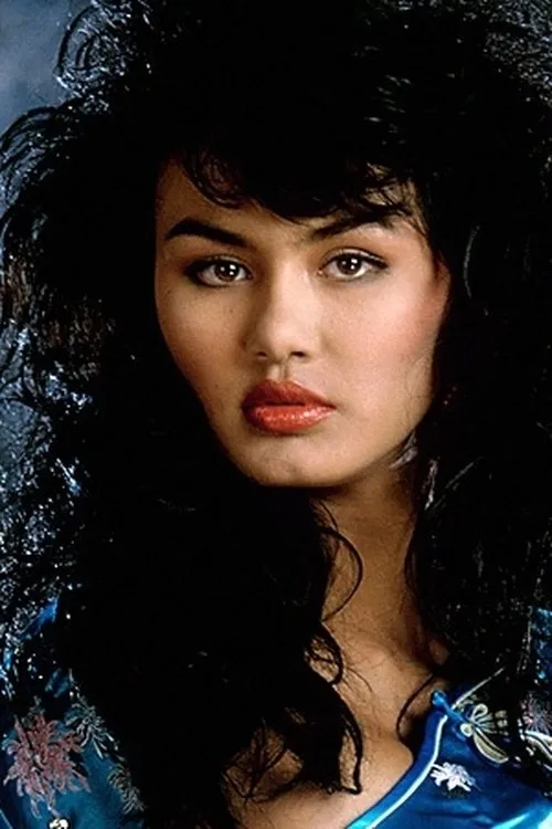 Rikki Lee interpretando a