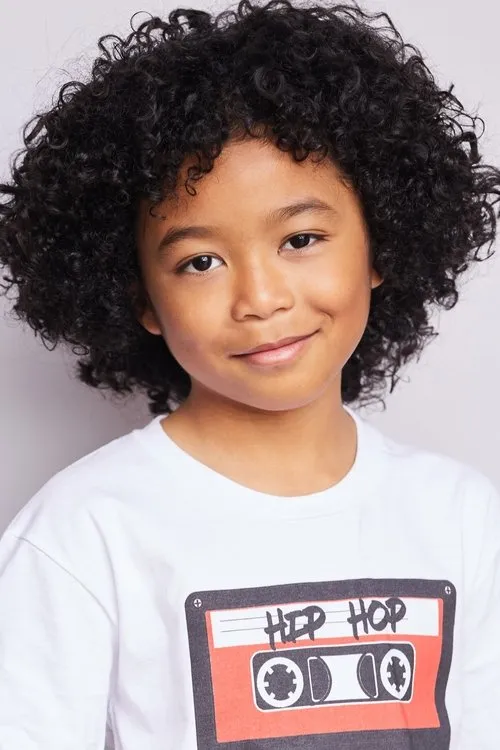 Riley Looc interpretando a 