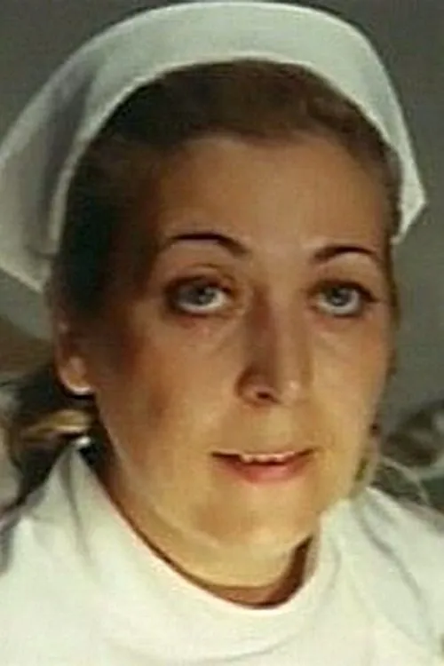 Rina Mascetti interpretando a la cantante