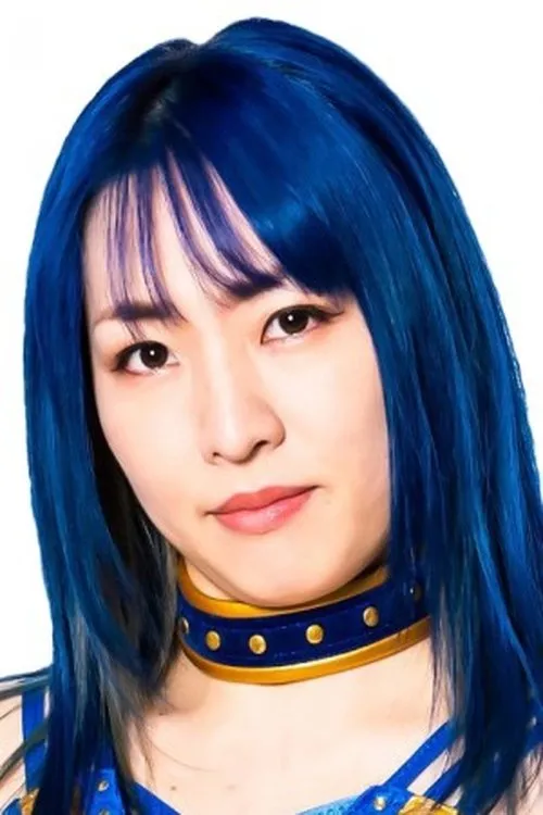 Risa Okuda interpretando a Risa Sera