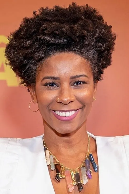 Rita Batista interpretando a Repórter