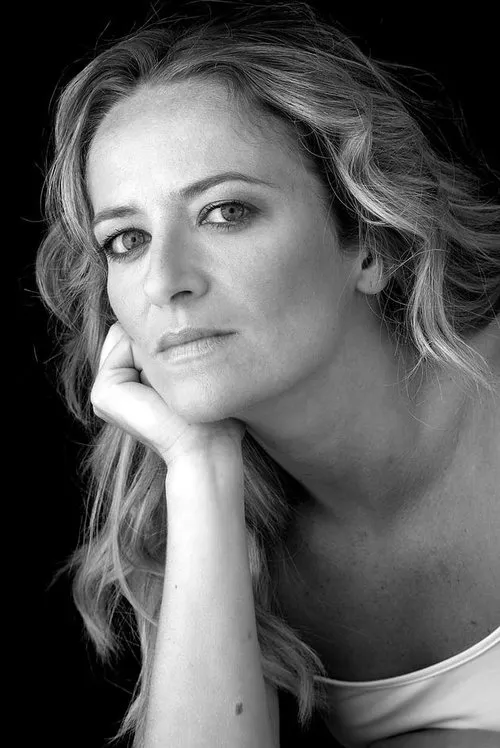 Rita Lello interpretando a Madame Oliveira