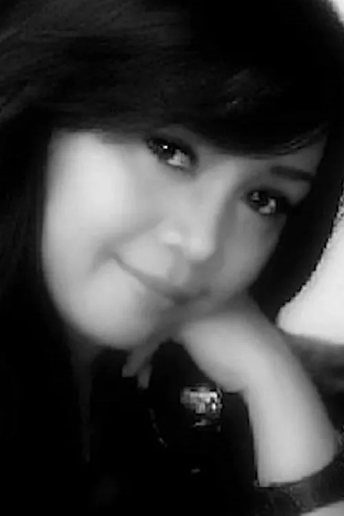 Rita Melanie interpretando a The Woman